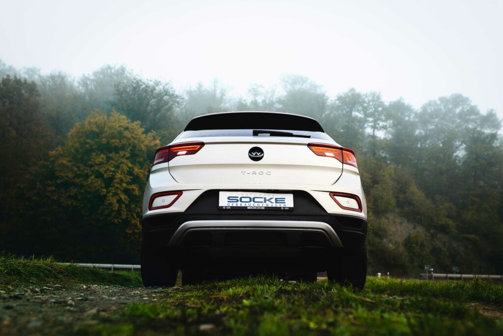 Hinteransicht des VW T-Roc mit Kofferraum