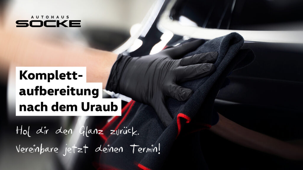 Komplettaufbereitung, Person säubert Karosserie