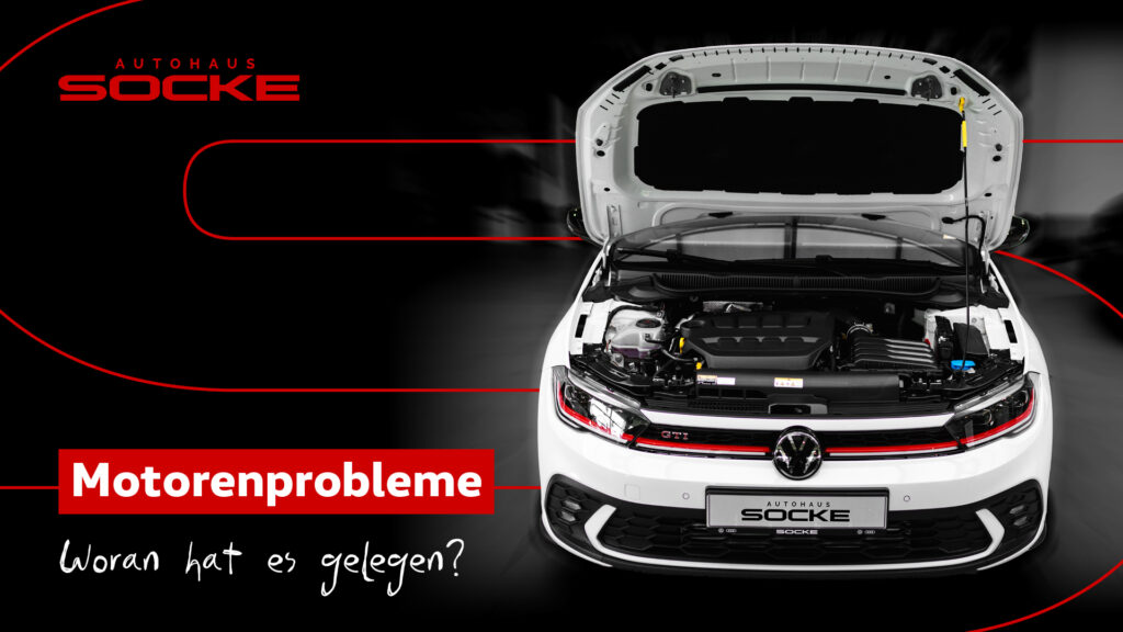 Auto mit offener Motorhaube