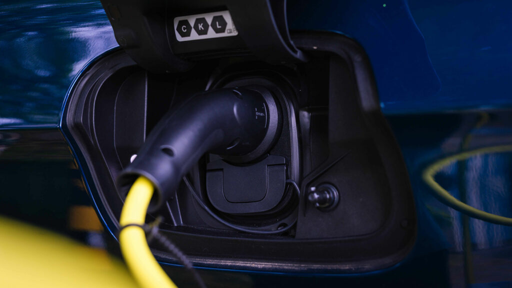 E-Auto an Ladestation