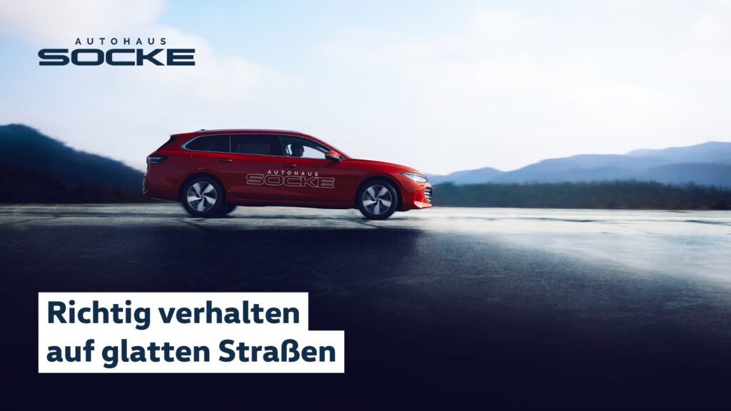 Wissen: Richtig verhlten auf glatten Straßen. Bild: roter VW passat auf vereister Straße