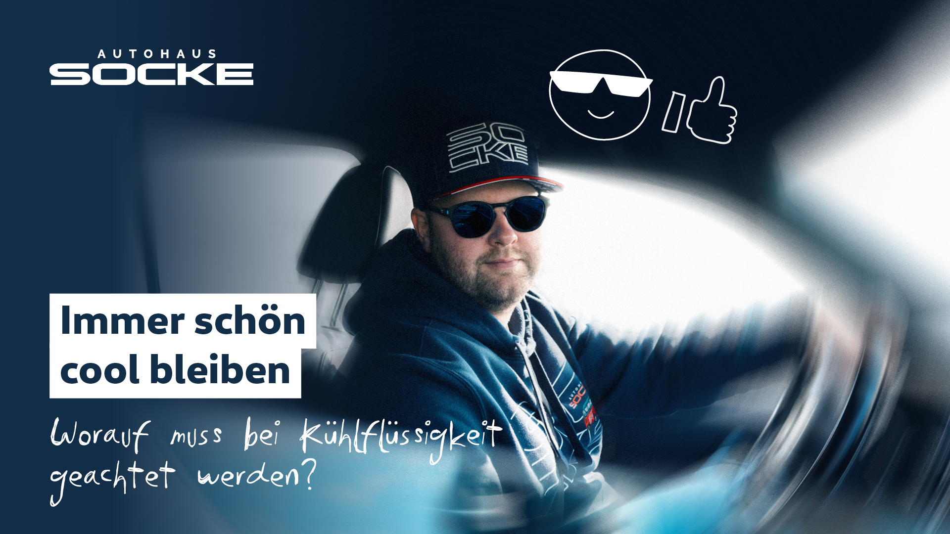 Immer schön kühl bleiben, woraus muss bei Kühlflüssigkeit geachtet werden. Lächelnder mann mit Sonnenbrille im Auto